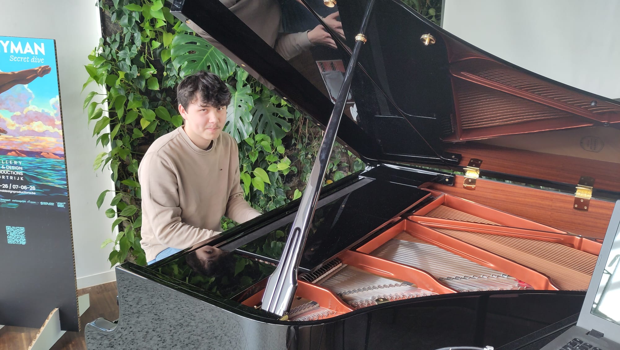 /img/blog/20260426_aan_den_toog/aan-piano.jpeg